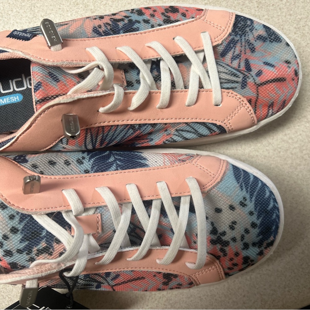 nWT Hey Dudes sneaker size 9
